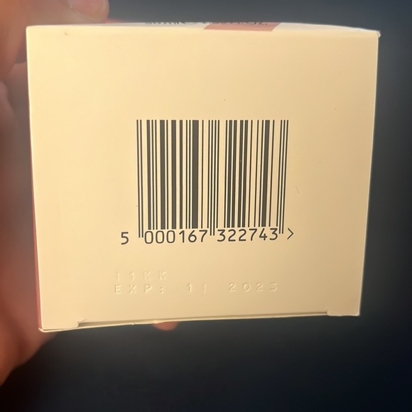 No 7 Restore and Renew Face & Neck Multi Action Day Cream SPF 30 - Picture 4 of 4